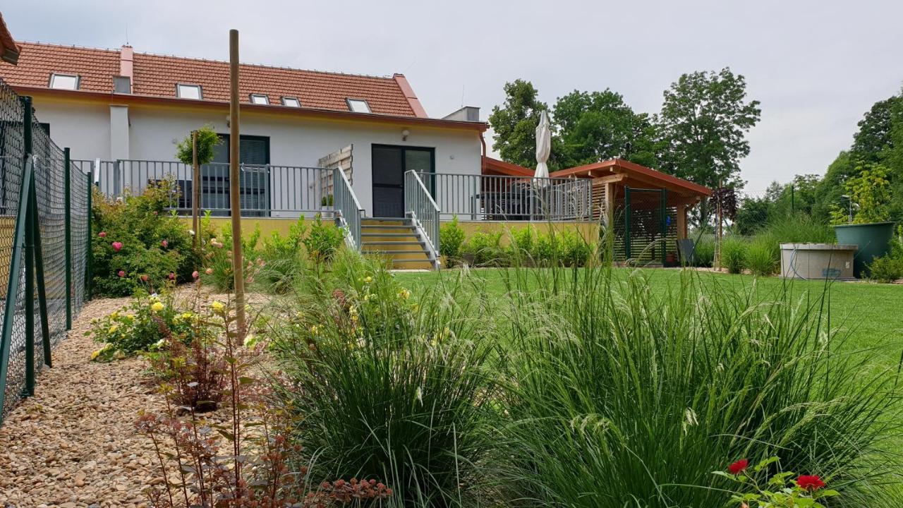 Apartmány U Zámečku Hlohovec Exterior foto